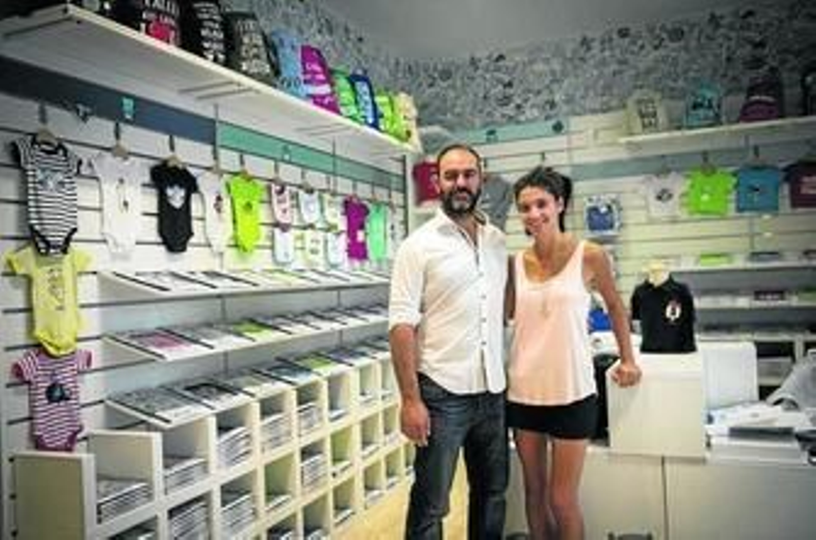 Los socios de Friking y Rock Kids, Eduardo López Guimerá y Silvia Bertagna, en el interior de la nueva tienda.