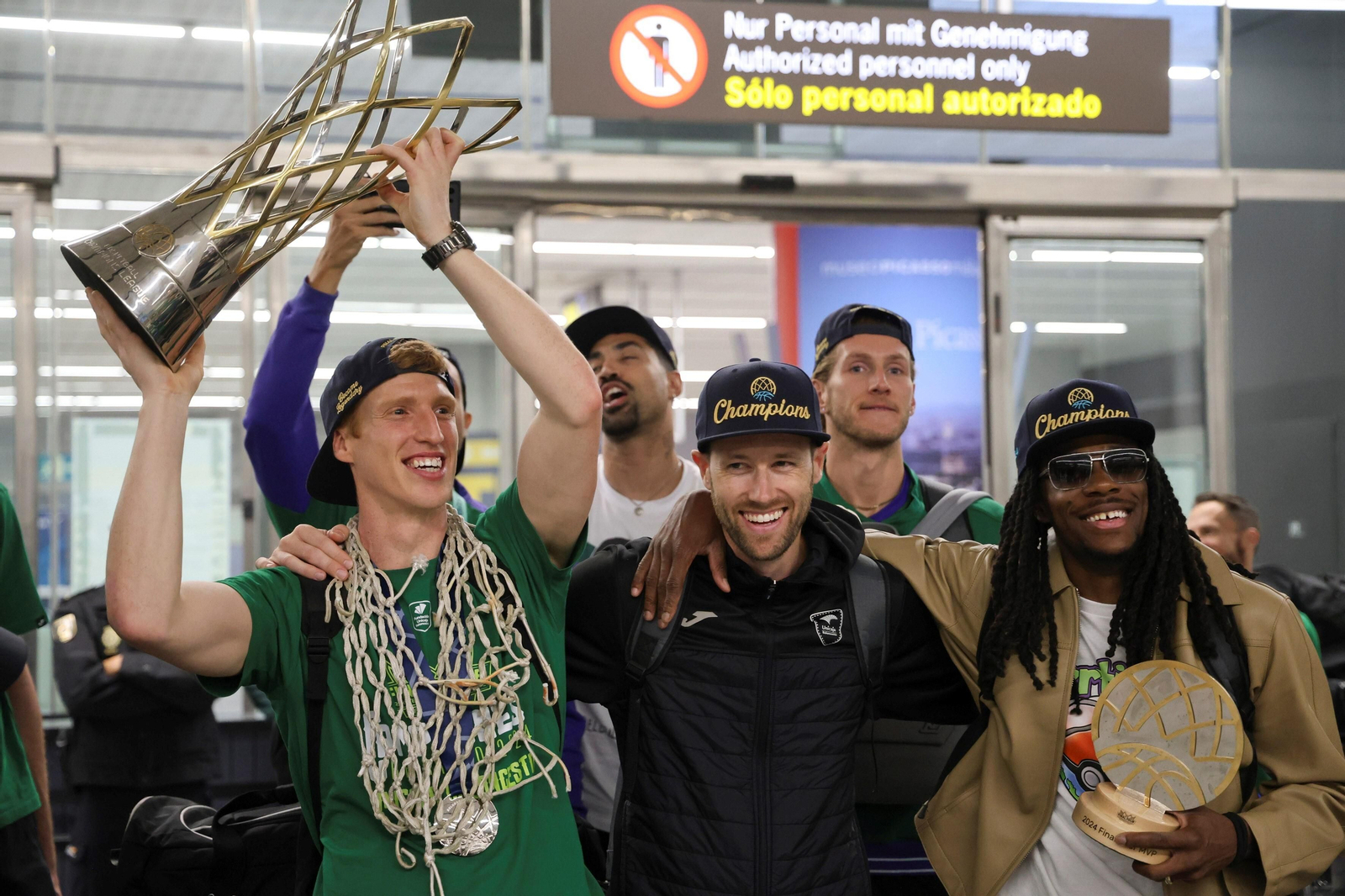 La llegada de los héroes de Belgrado, en imágenes