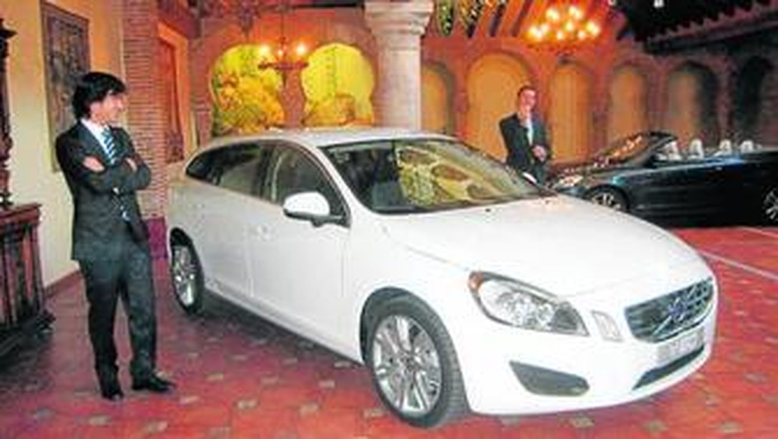 El salón nazarí de Casa Rafael acogió el almuerzo con los medios de comunicación.