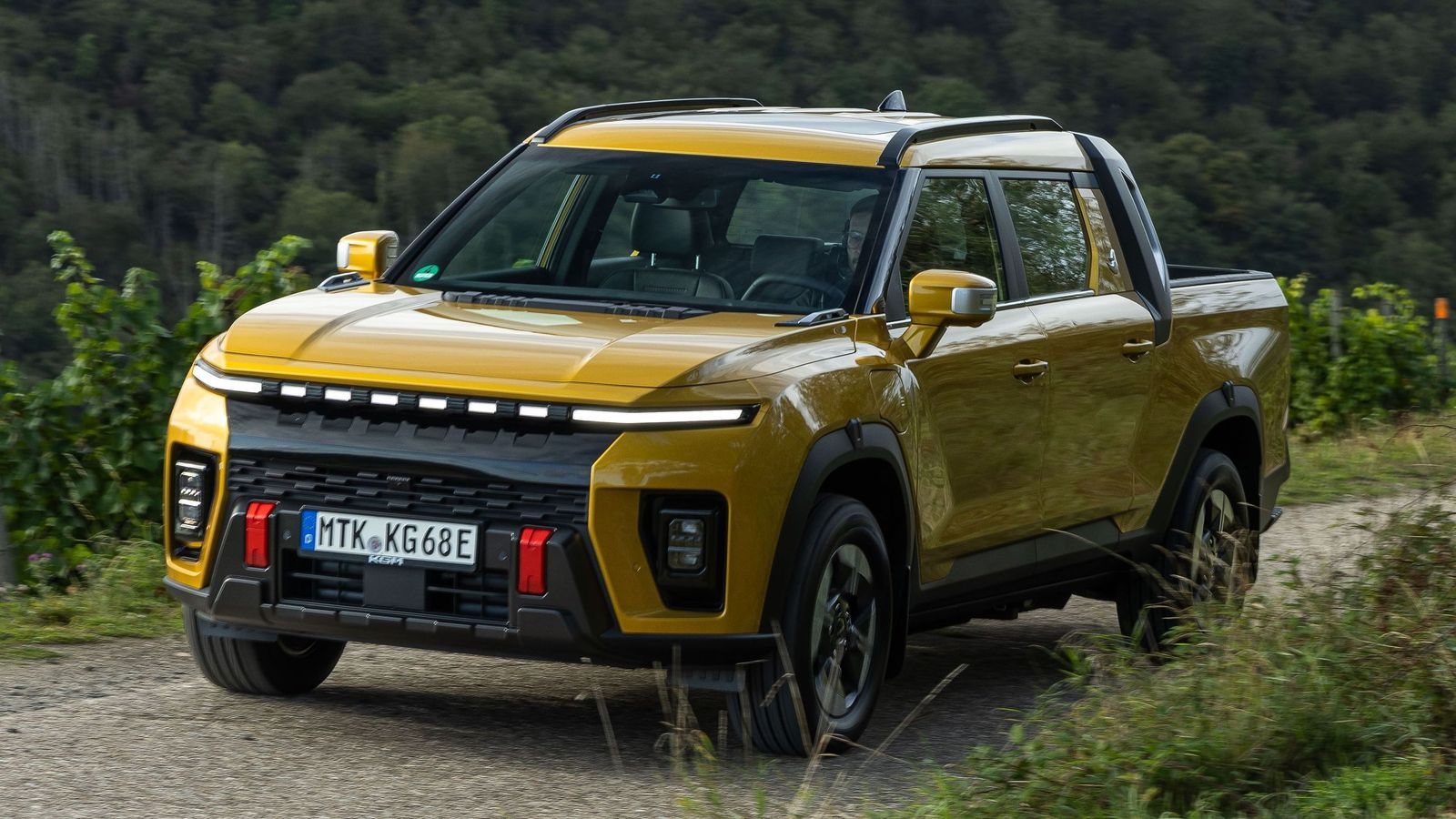 Su capacidad para circular fuera del asfalto está muy por debajo de la de un Musso Sports, sobre todo por la menor altura respecto al suelo, si bien sus ángulos TT son también peores.