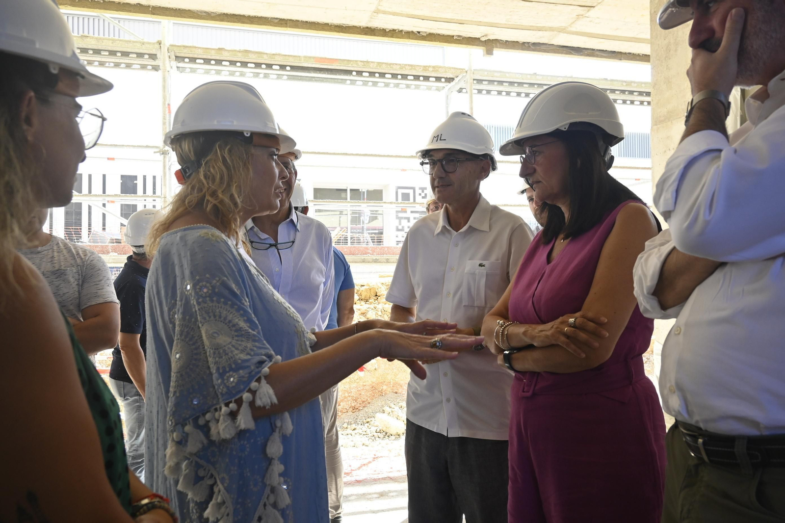 Amelia Martinez y Pilar Miranda visitan las obras de proyecto de residencia en el Campus del Carmen, en imágenes