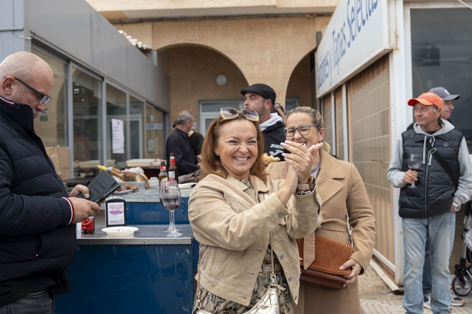 Las moragas reúnen a miles de personas en Roquetas para celebrar el final de año
