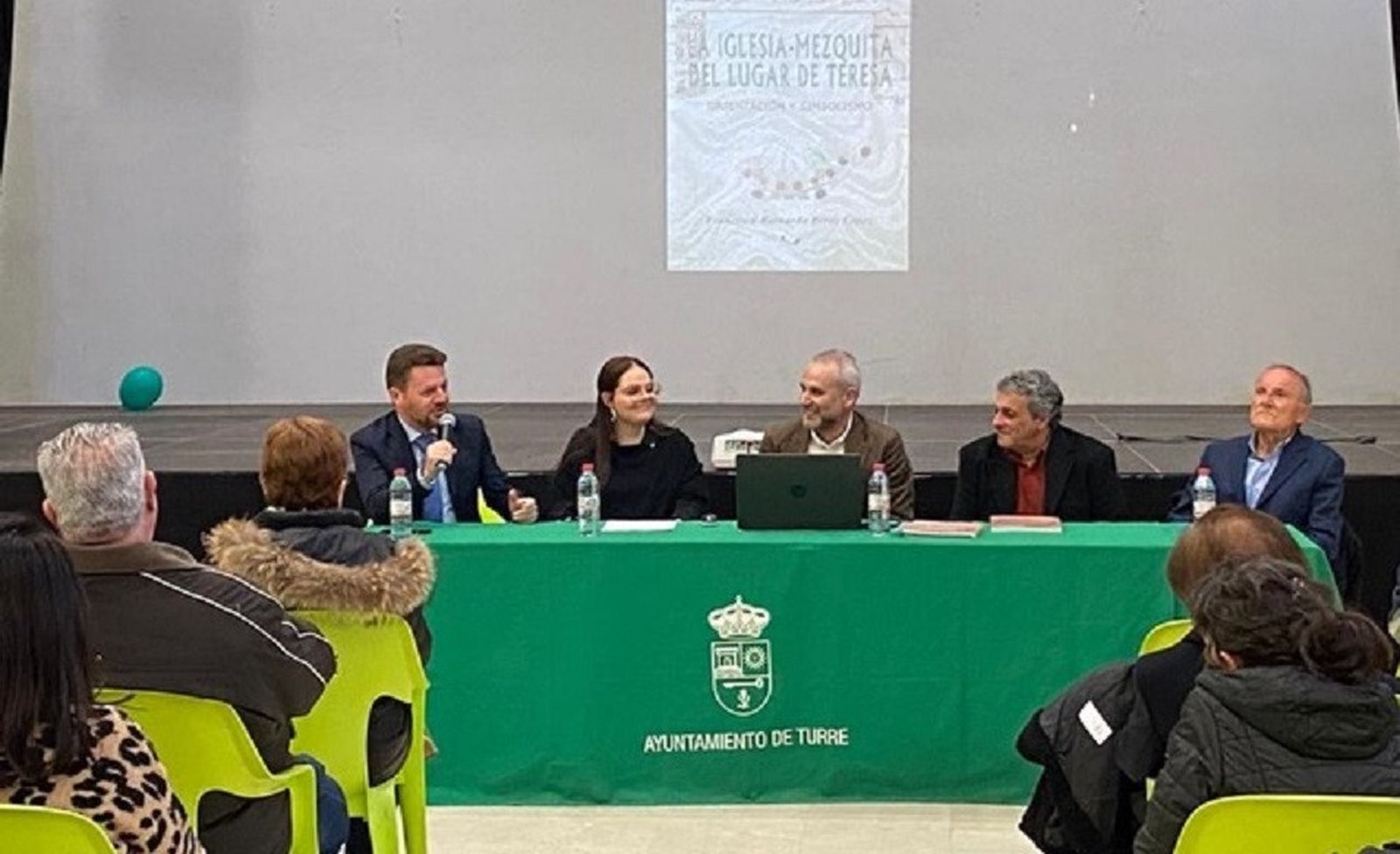 Acto de presentación de la obra de Francisco B. Pérez en Turre.