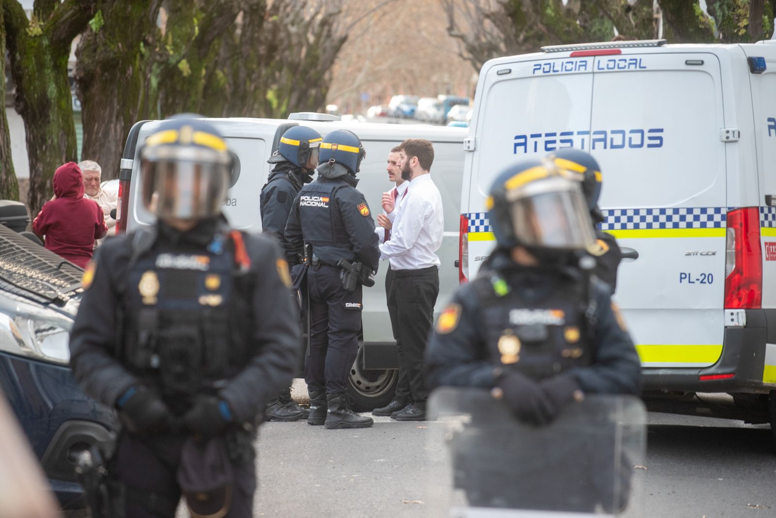 El despliegue policial en Sector Sur tras el apuñalamiento de un hombre, en imágenes