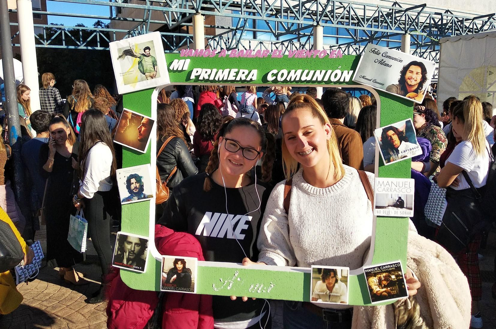 Manuel Carrasco firma sus discos, en imágenes