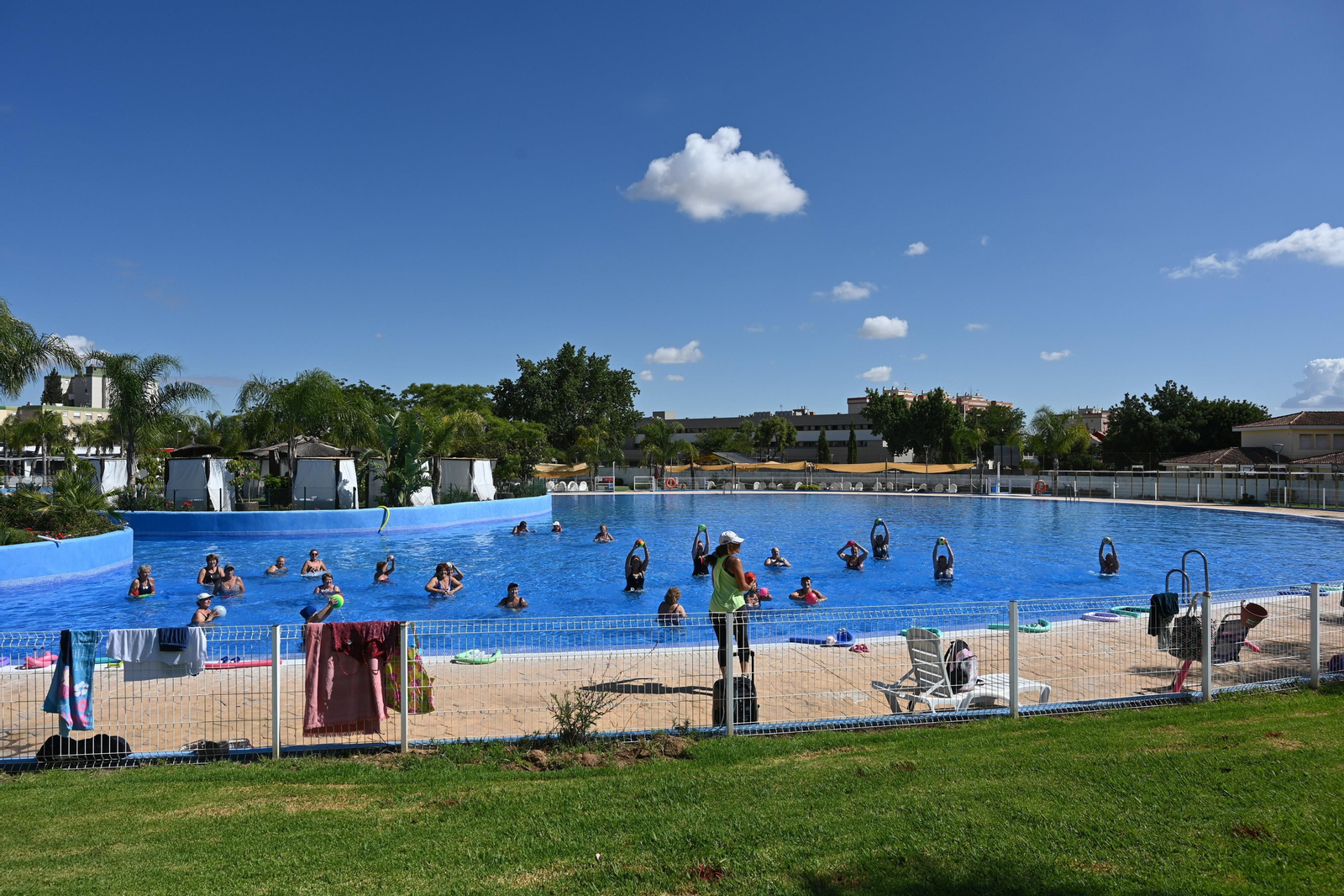 Apertura de piscinas en Arena Village