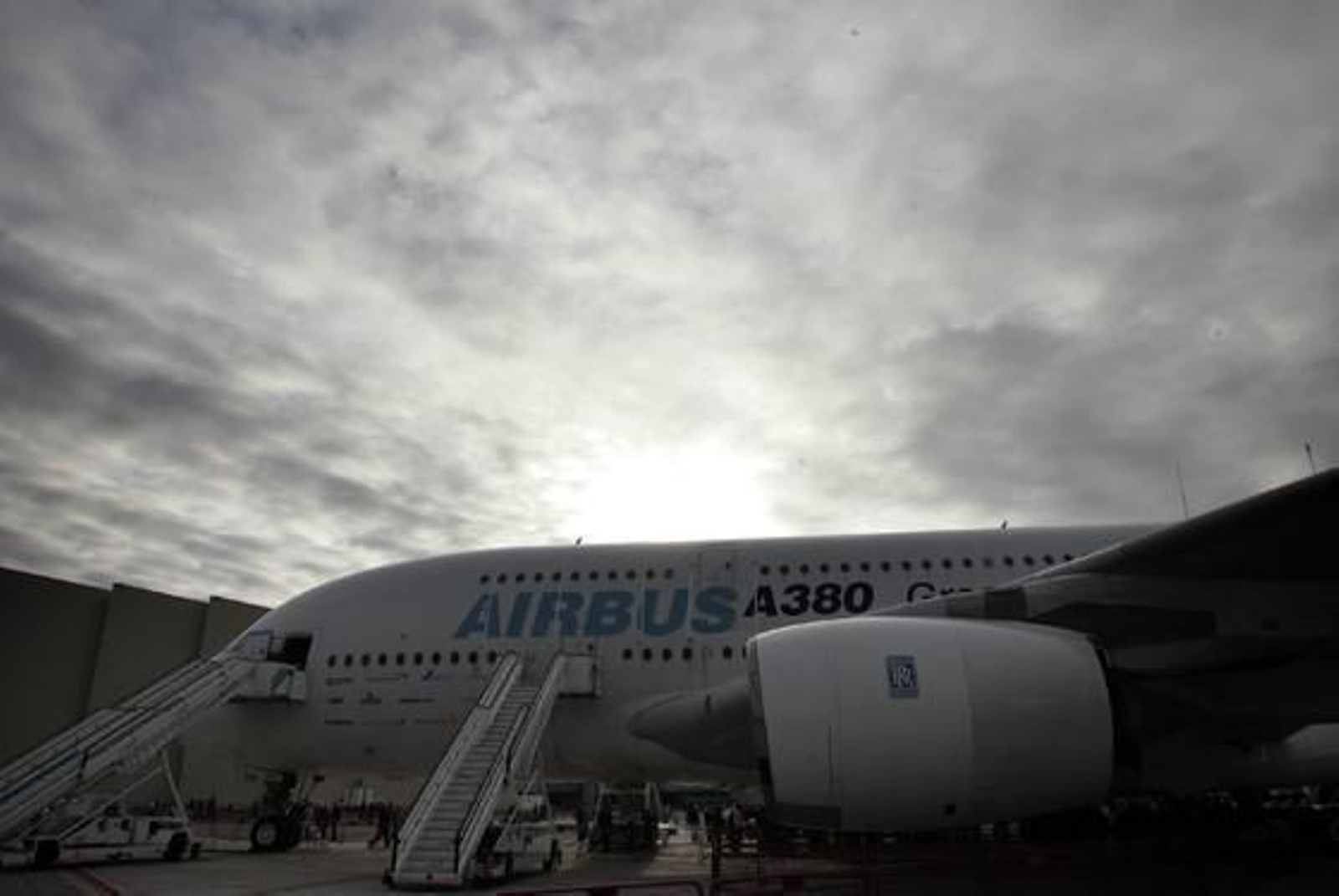 Airbus Military reunió en San Pablo y Tablada a 30.000 familiares y amigos de sus empleados en el denominado Día de la Familia, en el que visitaron las instalaciones de la empresa y diferentes aviones.

Foto: Juan Carlos Muñoz