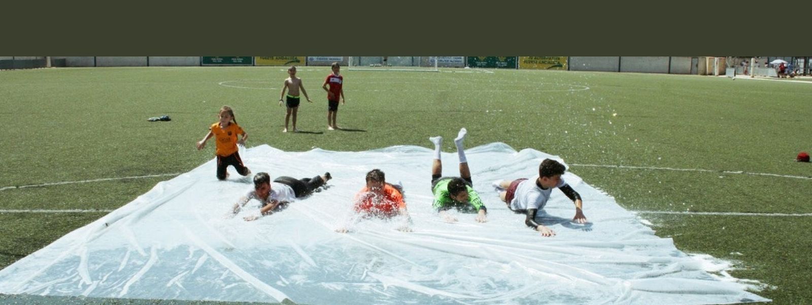 Uno de los juegos de agua de los que disfrutaron los porteros.