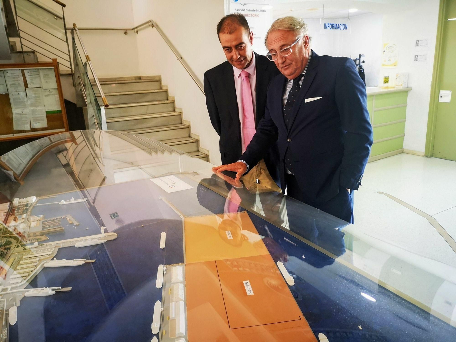 El presidente de AEMA, Jesús Posadas, y el de la Autoridad Portuaria de Almería, Jesús Caicedo.