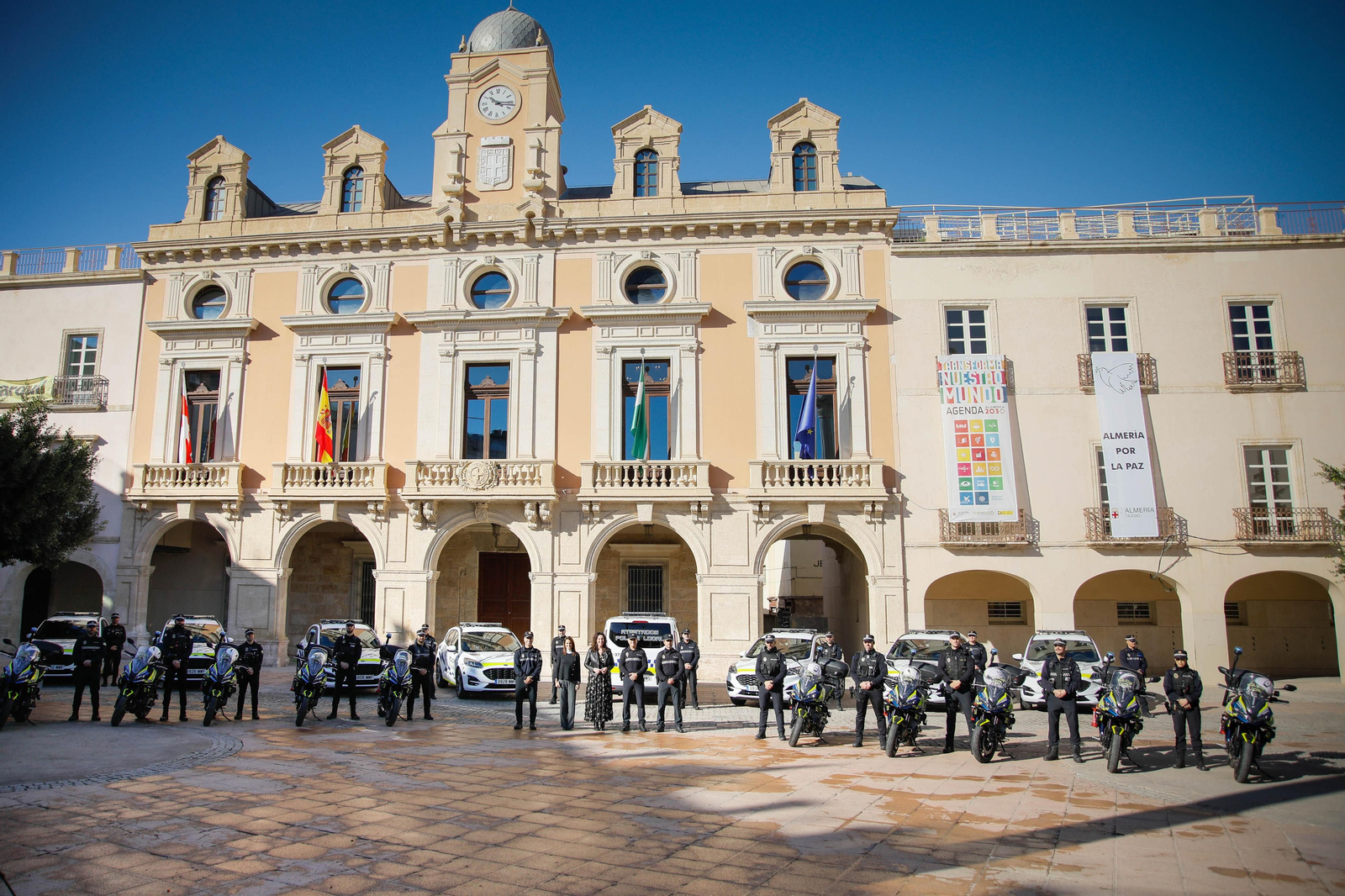 Presentación vehículos y motos policía local en imágenes