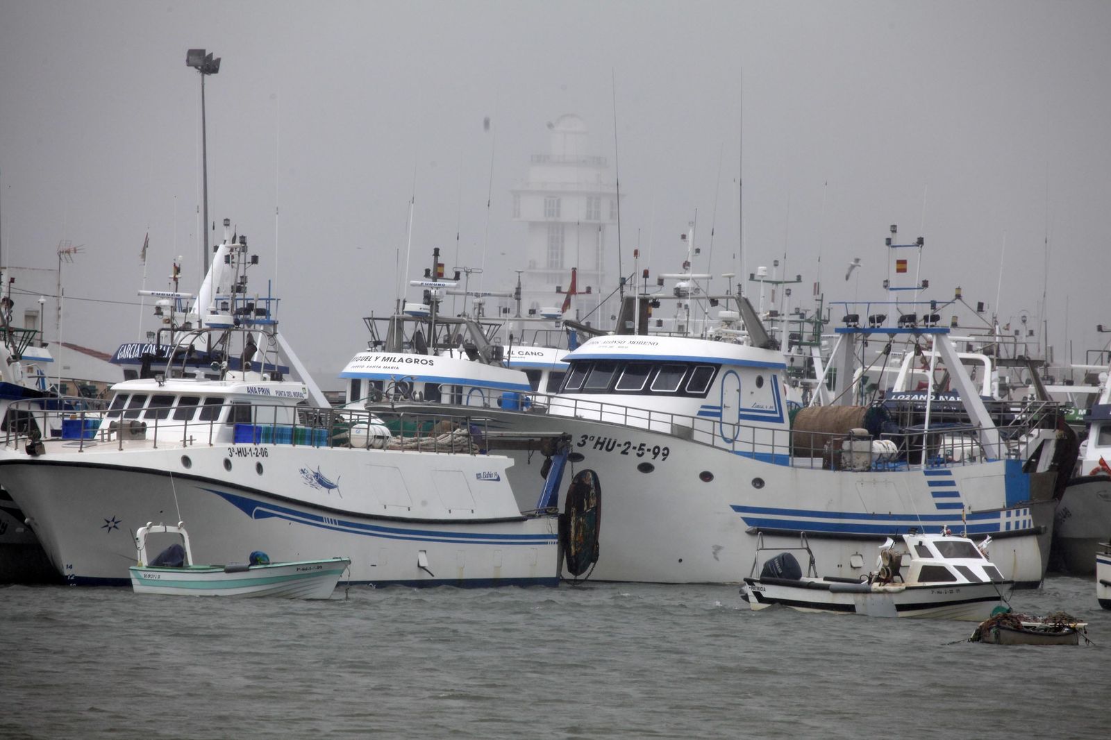 Barcos amarrados en el puerto de Isla Cristina.
