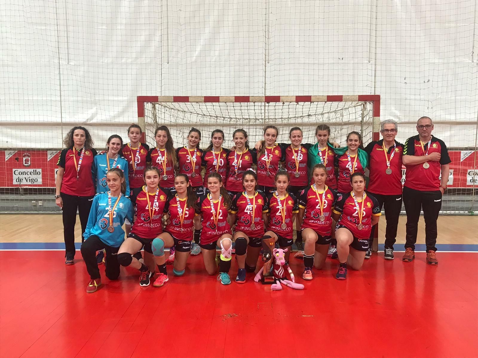 Uno de los equipos femeninos de cantera del Córdoba BM.