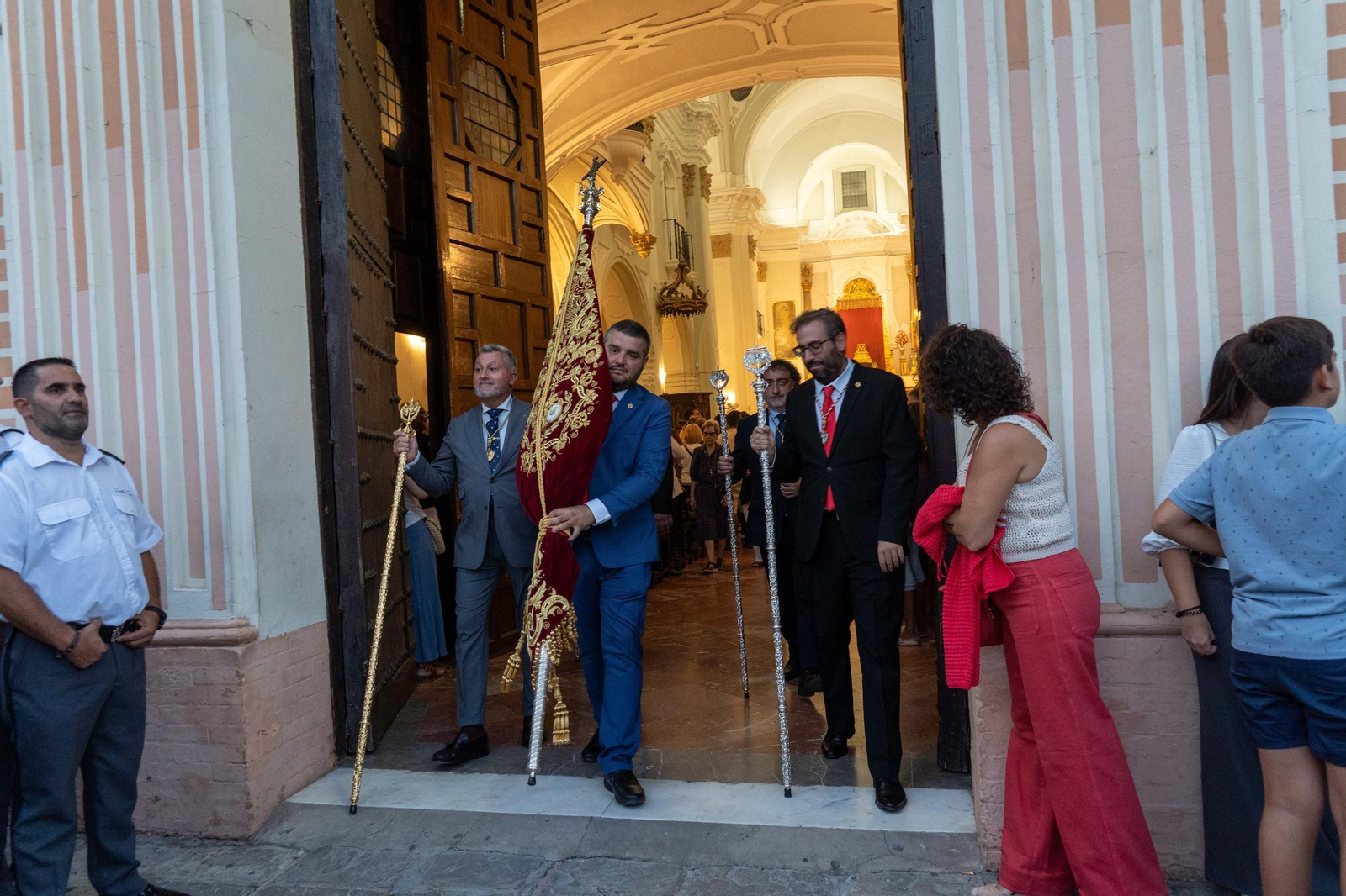 Imágenes del traslado de Nuestra Señora de la Cinta a la Parroquia Mayor de San Pedro