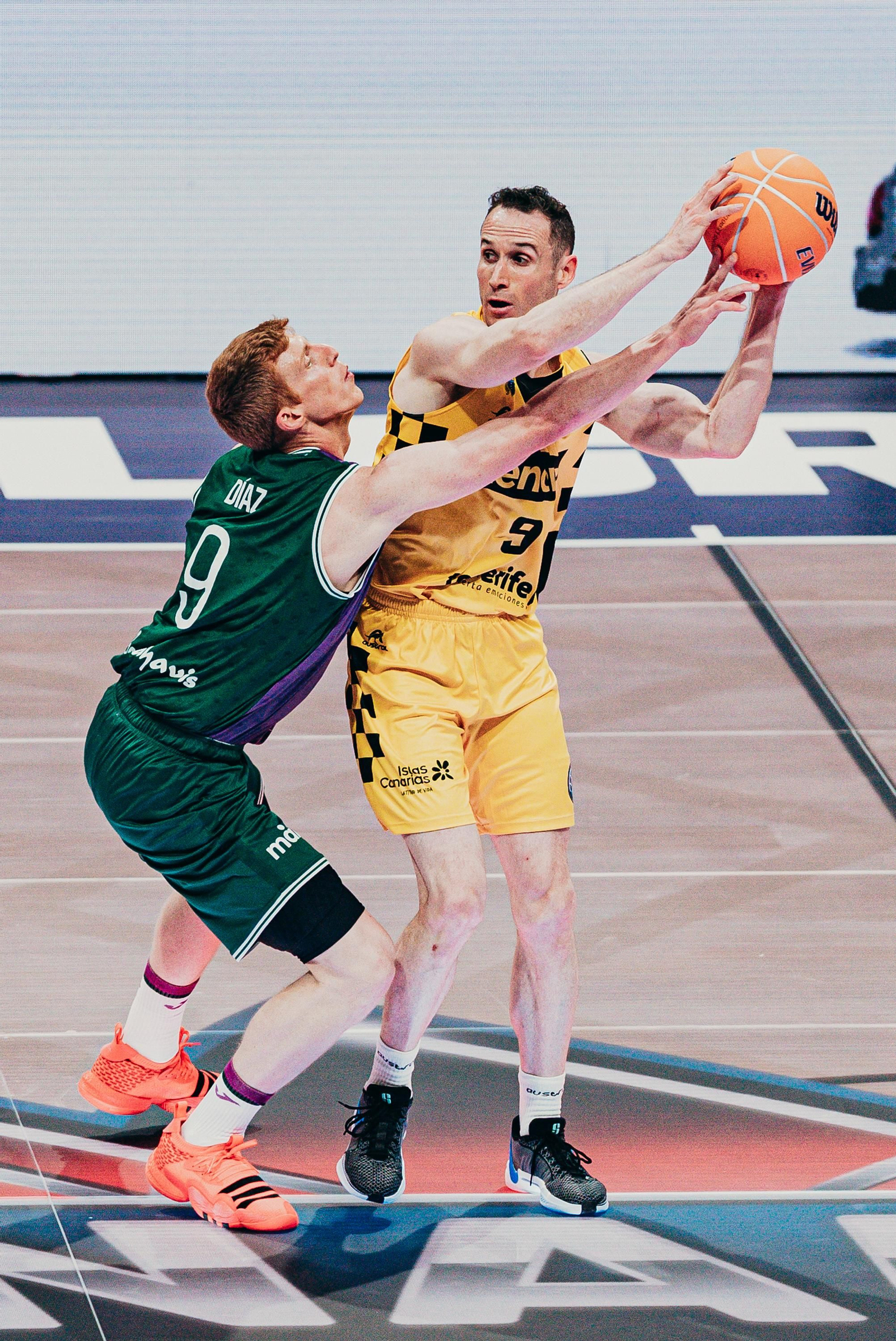 Las fotos de la final de la BCL entre Lenovo Tenerife y Unicaja Baloncesto