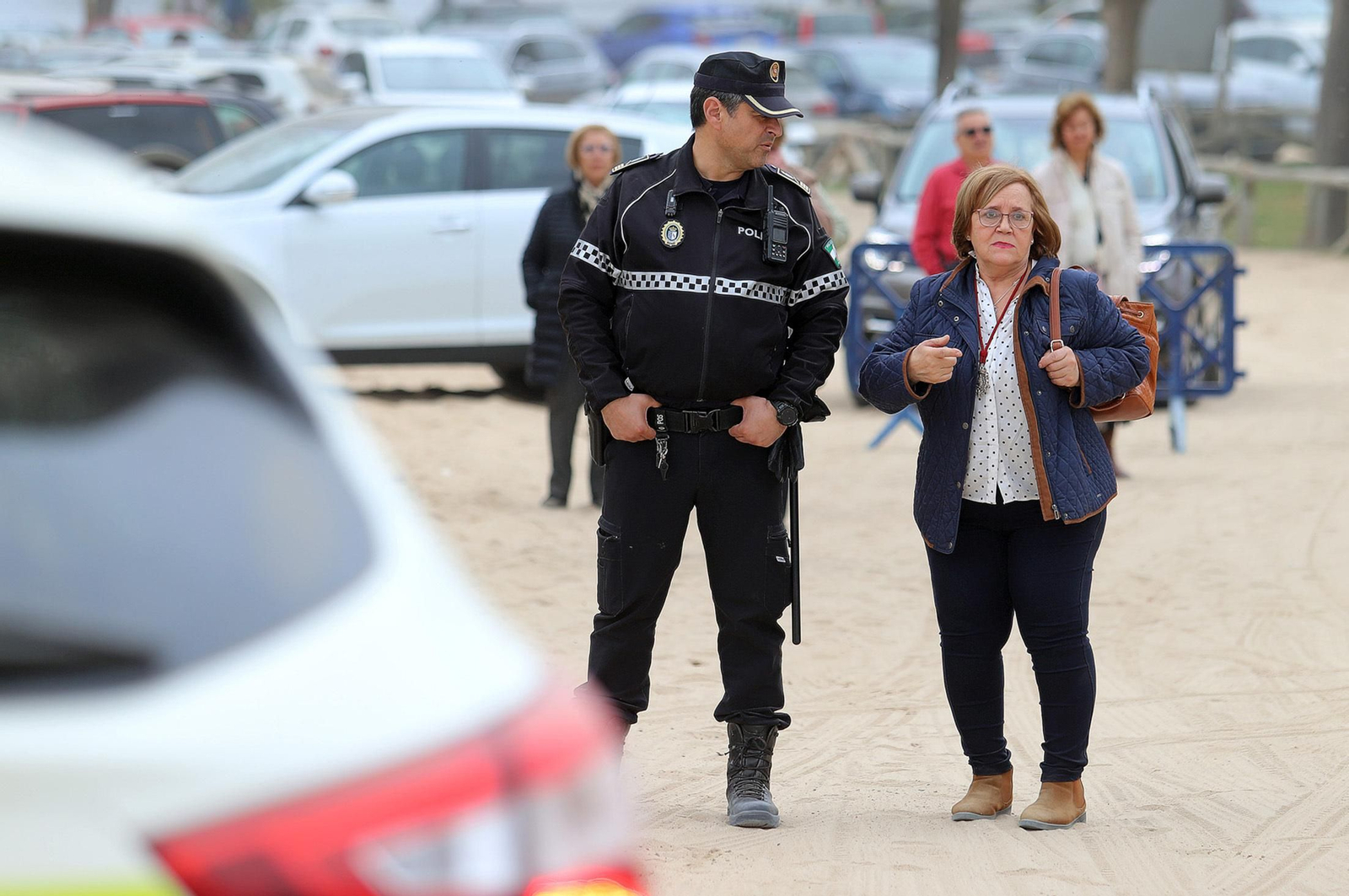Imágenes del gran ambiente en la aldea de El Rocío en la mañana del domingo