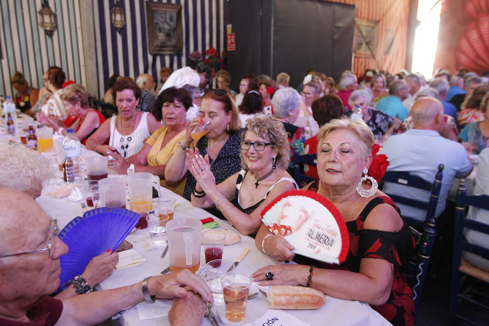 Fotogalería comida homenaje a los mayores. Feria de Almería 2019