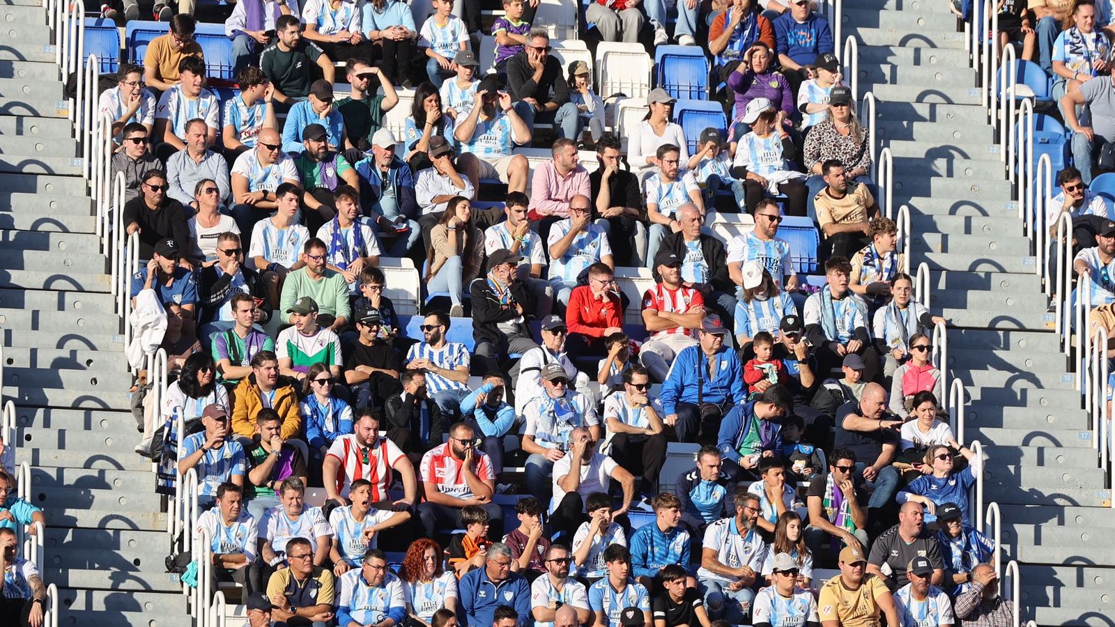 Búscate en el Málaga CF-Almería en las gradas de La Rosaleda