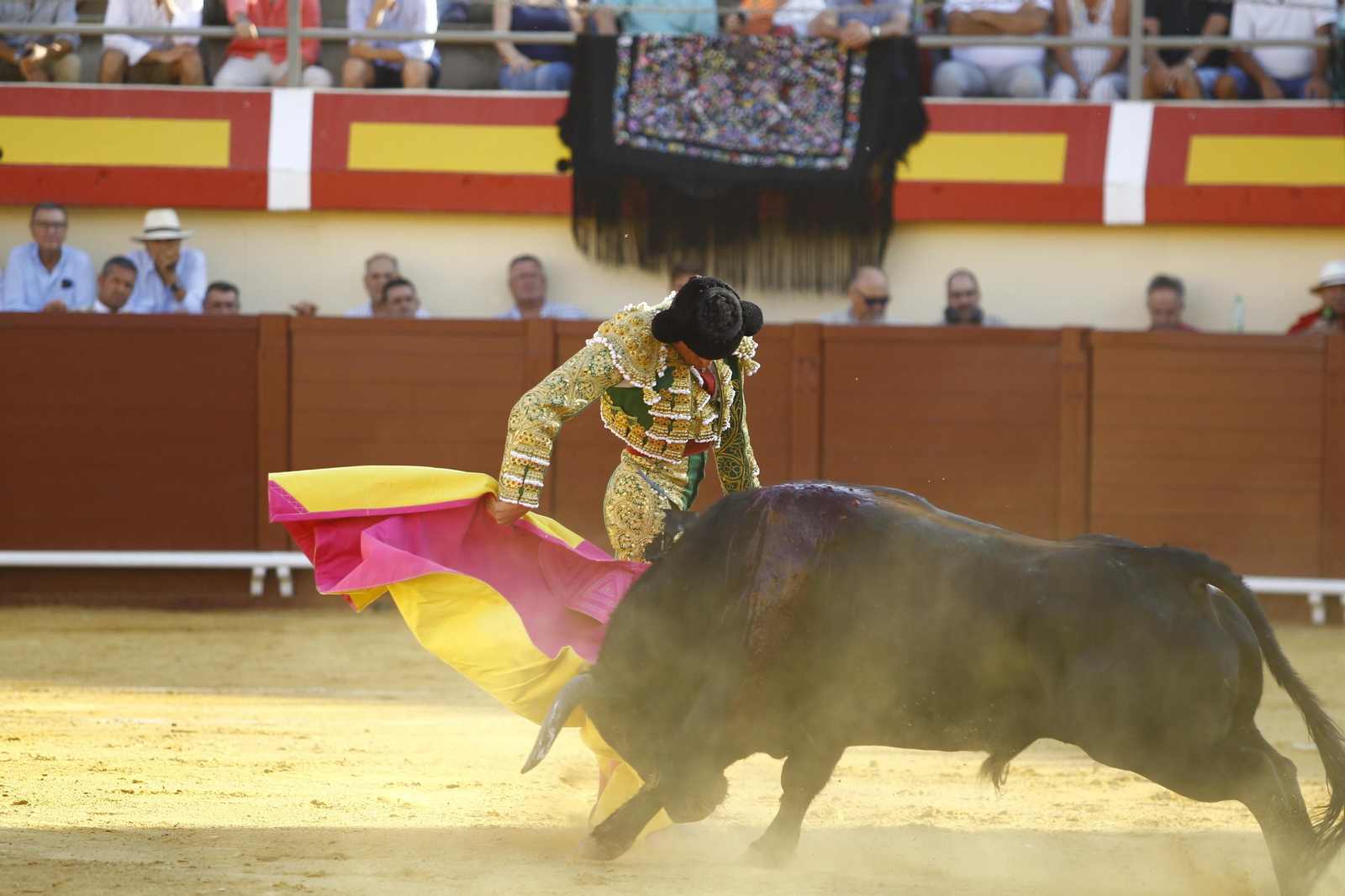 Imágenes de la corrida de toros de la Feria de Vera, con Morante de la Puebla, Emilio de Justo y Pablo Aguado