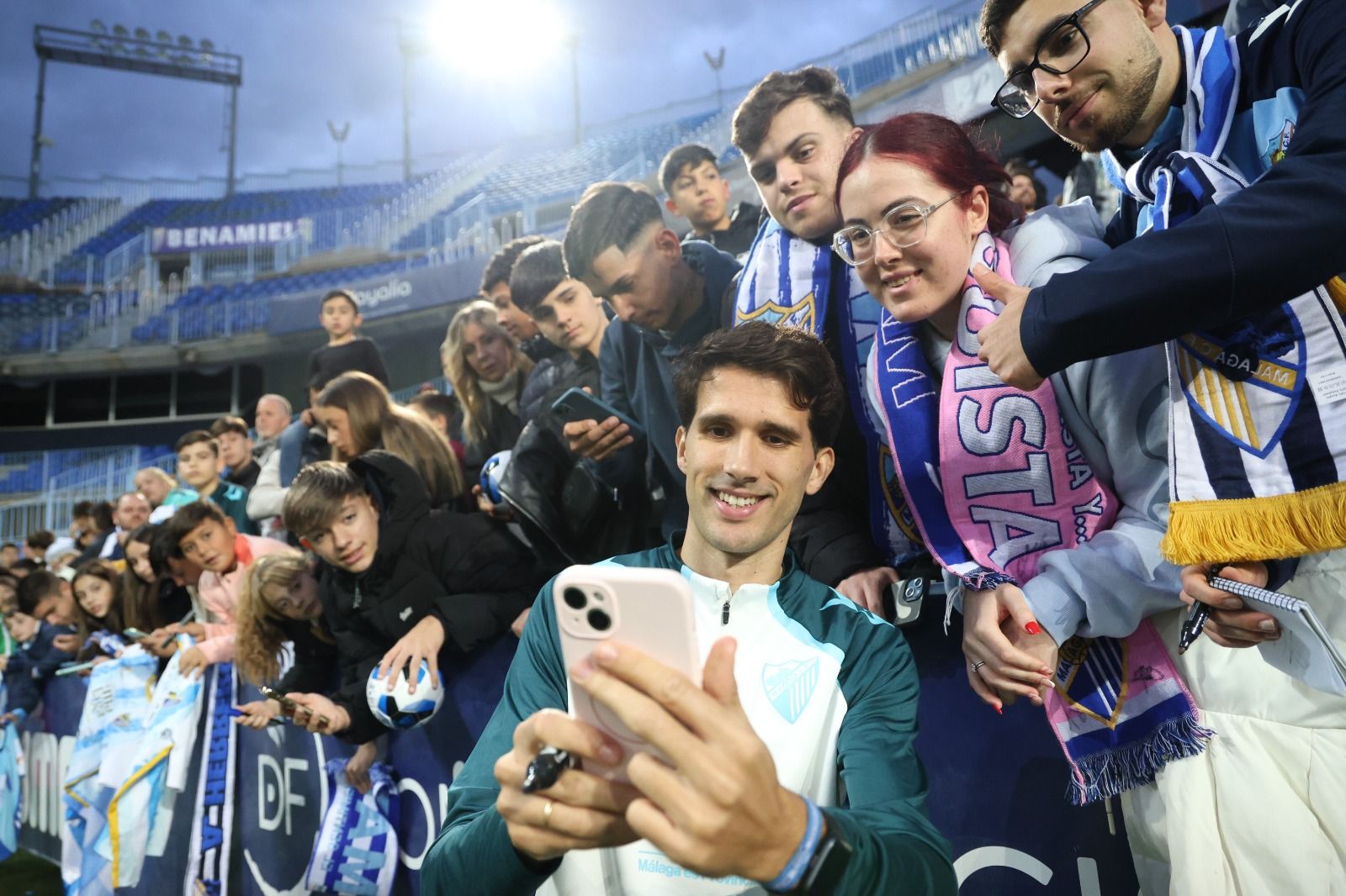 Búscate en las fotos del entrenamiento del Málaga CF en La Rosaleda