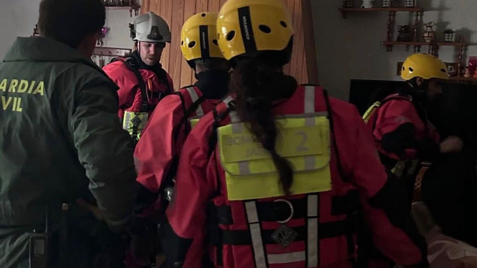 Actuación de Bomberos de Jaén y Guardia Civil en Los Puentes.