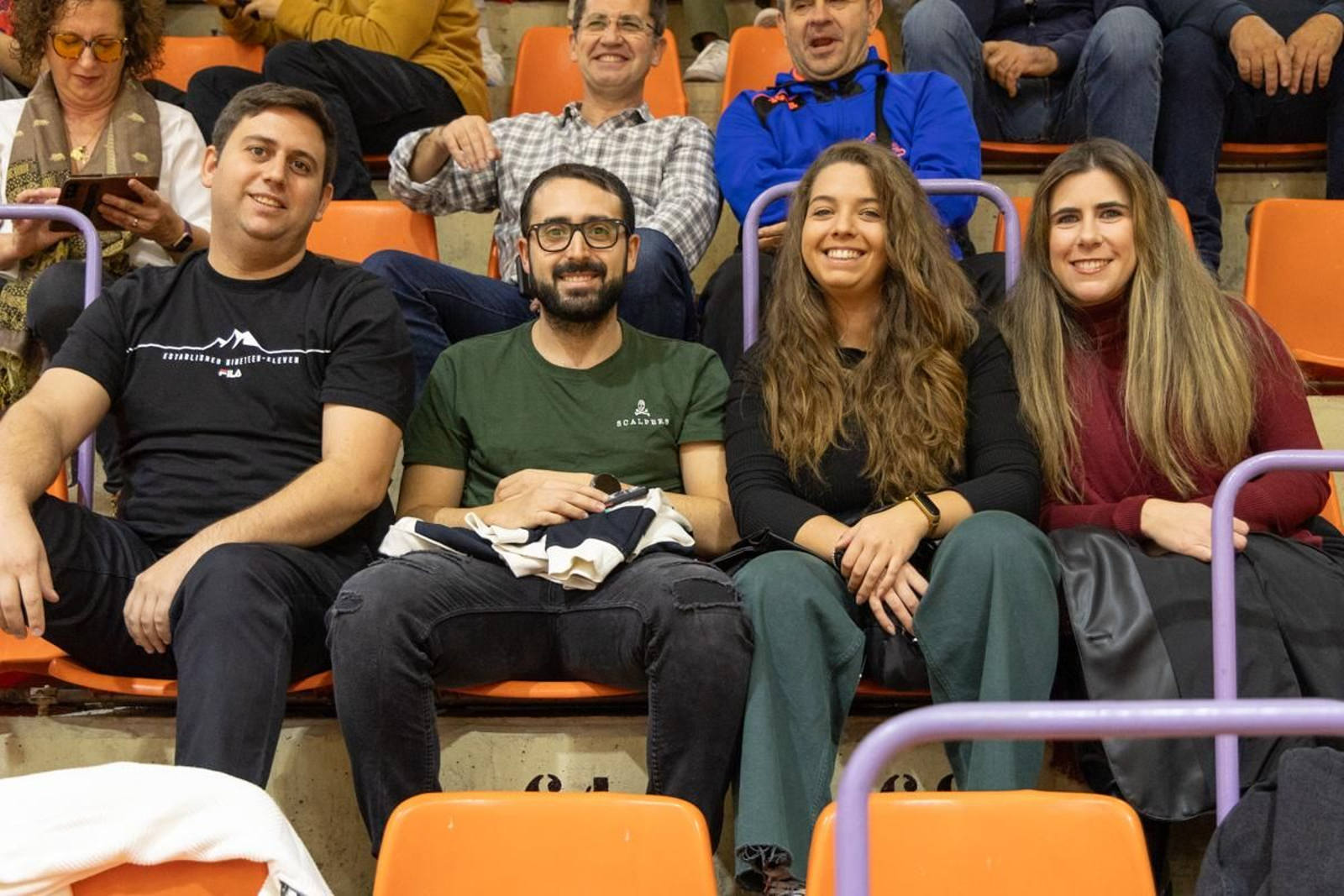 La Salobreja vibra con el derbi de la capital entre Jaén CB y Jaén FS, en imágenes