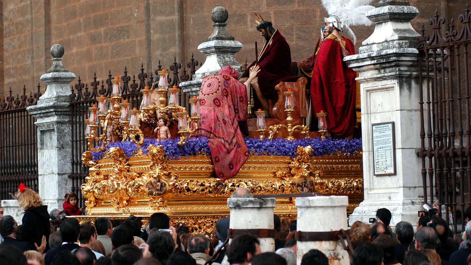 El misterio de San Esteban en el Santo Entierro Grande de 2004