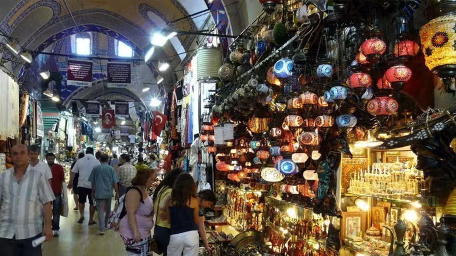 Una de las más de 80 calles del Gran Bazar de Estambul.