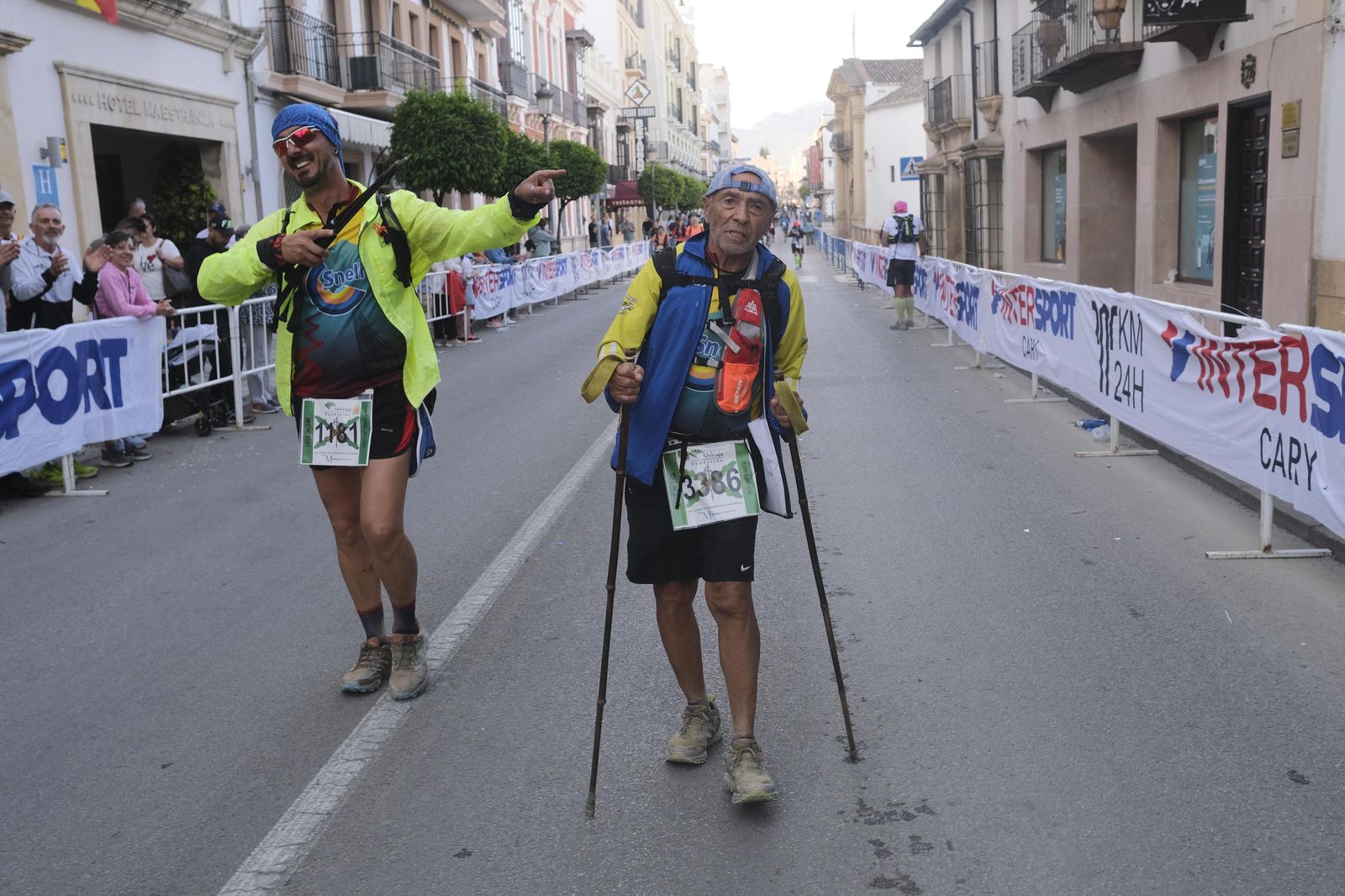 Cierre de la meta de los 101 kilómetros de la Legión, en fotos.