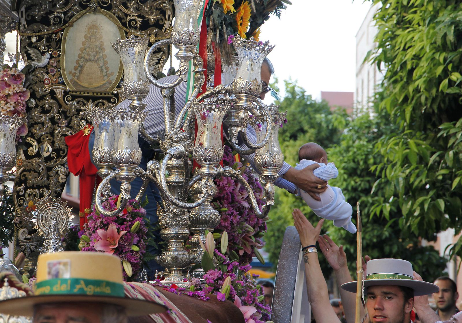 Salida de la Hermandad del Rocío del Cerro del Águila