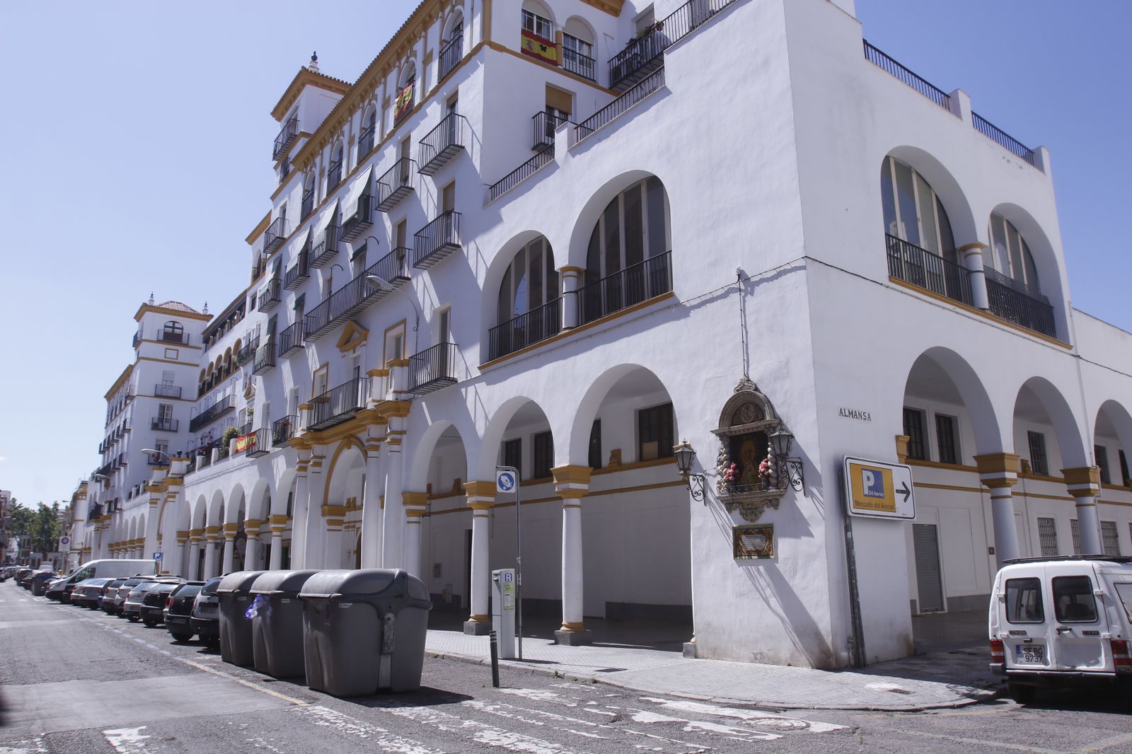 El edificio del Mercado del Arenal, en calle Pastor y Landero 4-6.
