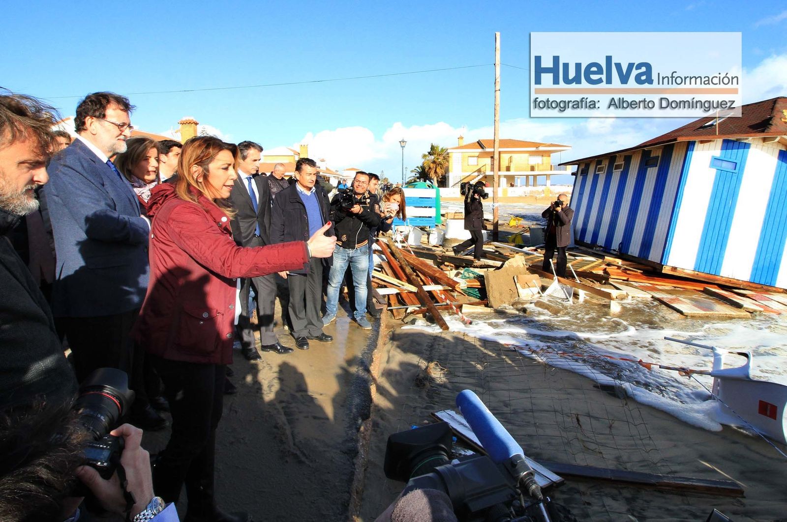 Imágenes de la visita de Rajoy y Susana Díaz a la playa de La Antilla