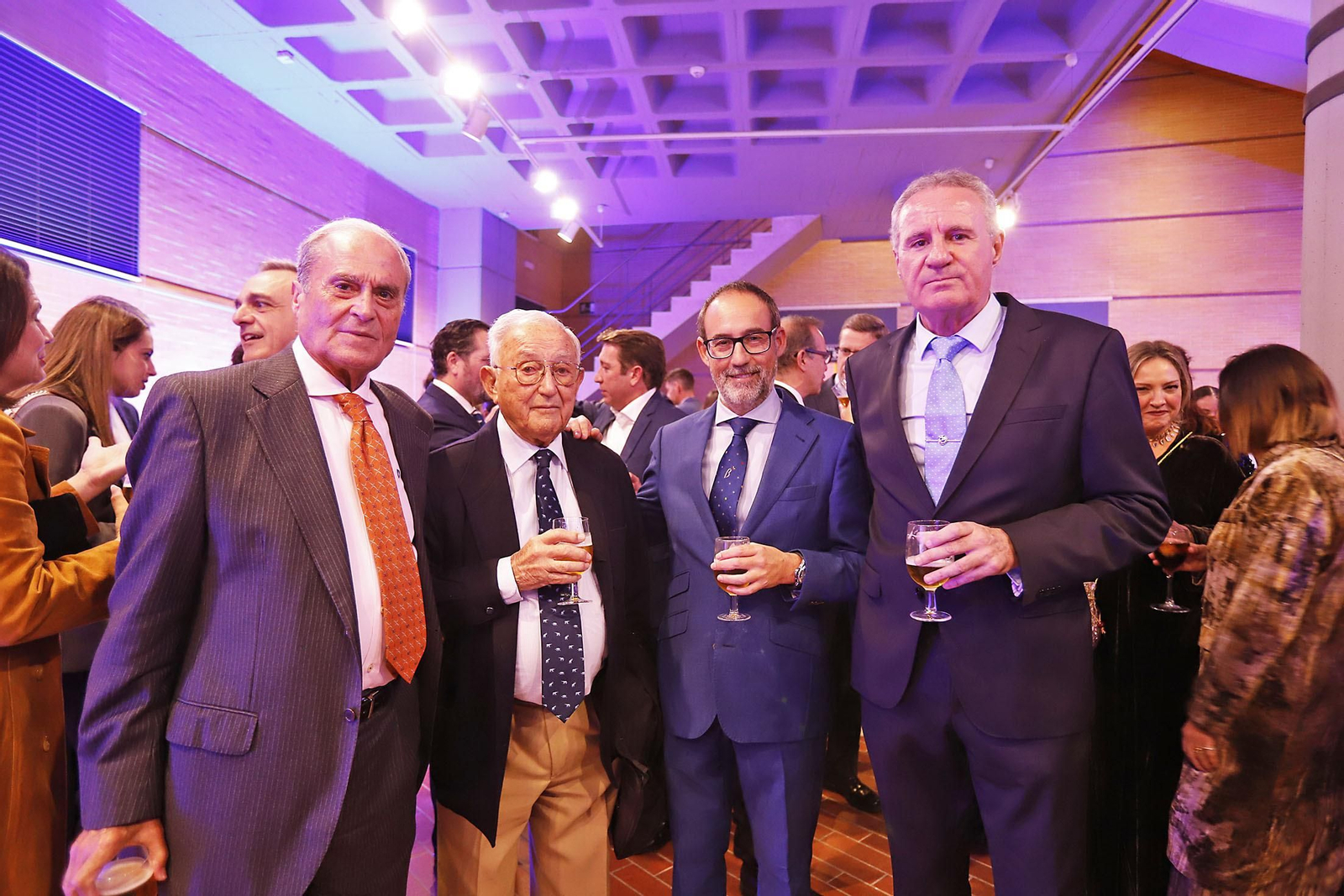 Imágenes de la recepción a los invitados a la gala del 40 aniversario de Huelva Información