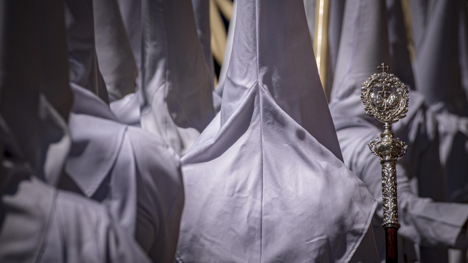 Imágenes de la salida del Despojado en la Semana Santa de Cádiz 2025