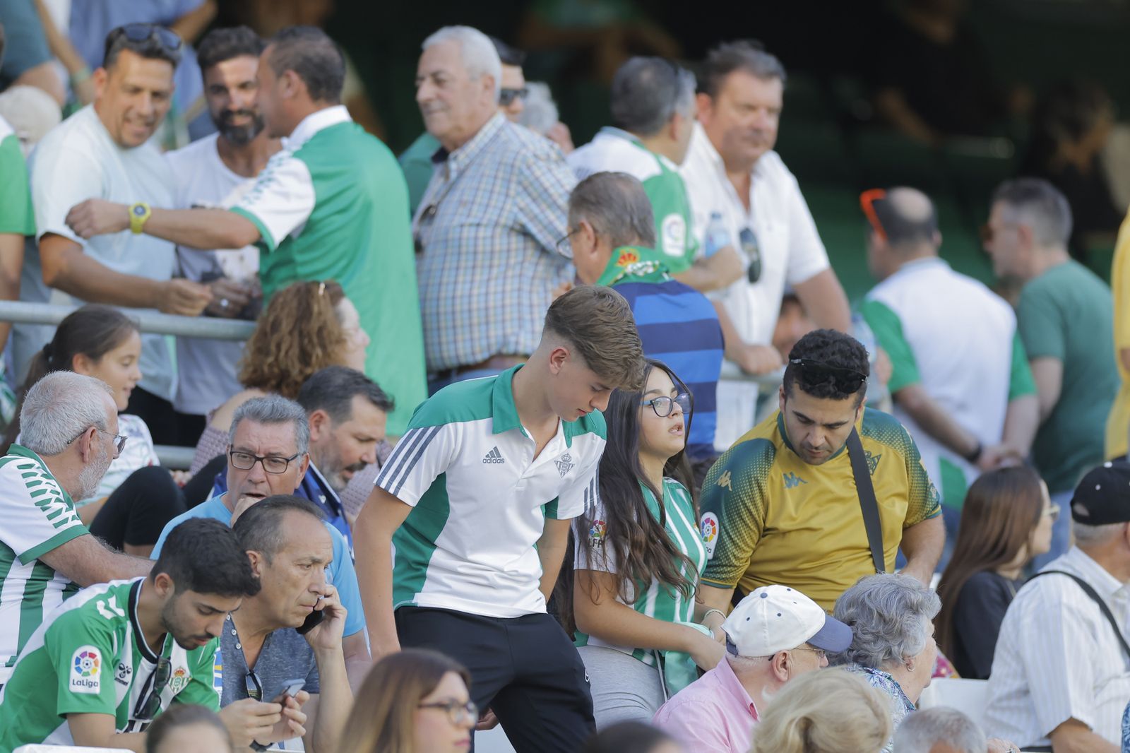 Búscate en la fotos del Betis-Sparta