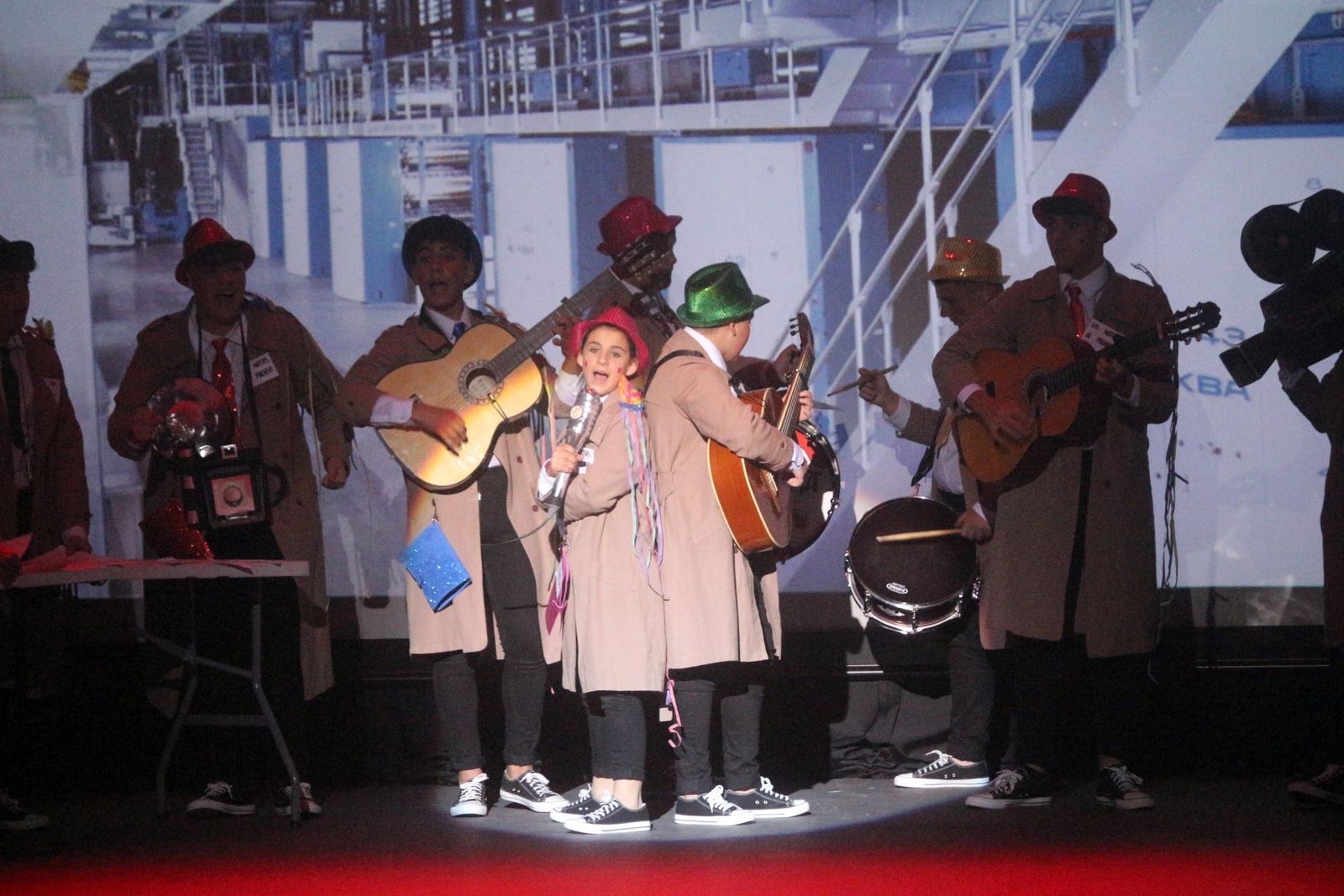 Comparsa infantil 'Los notas de prensa'