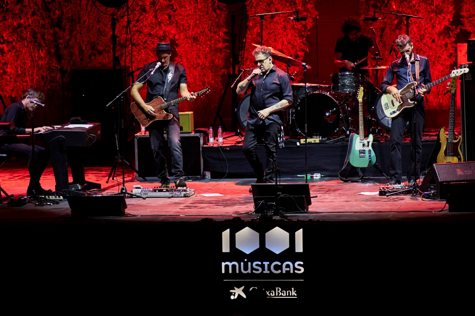 Andrés Calamaro conquista al Generalife y se mete al público en el bolsillo