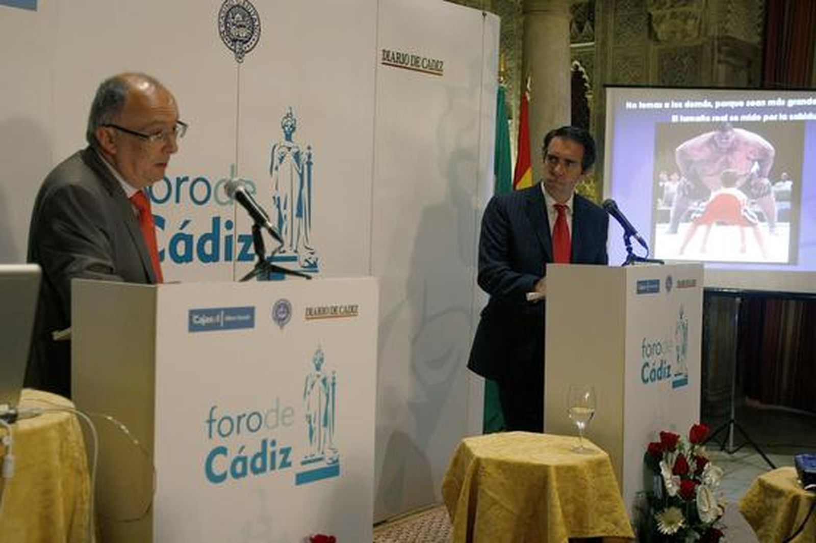 El presidente de Puertos del Estado, durante el coloquio moderado por el director de 'Diario de Cádiz', Rafael Navas.

Foto: Jose Braza