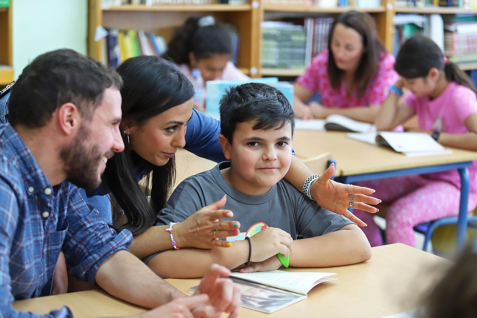 Imágenes de la visita a una sesión Lecxit en el CEIP Arias Montano
