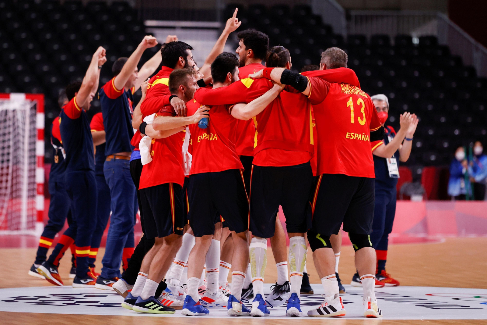 Los 'Hispanos' celebran el triunfo final sobre Suecia.