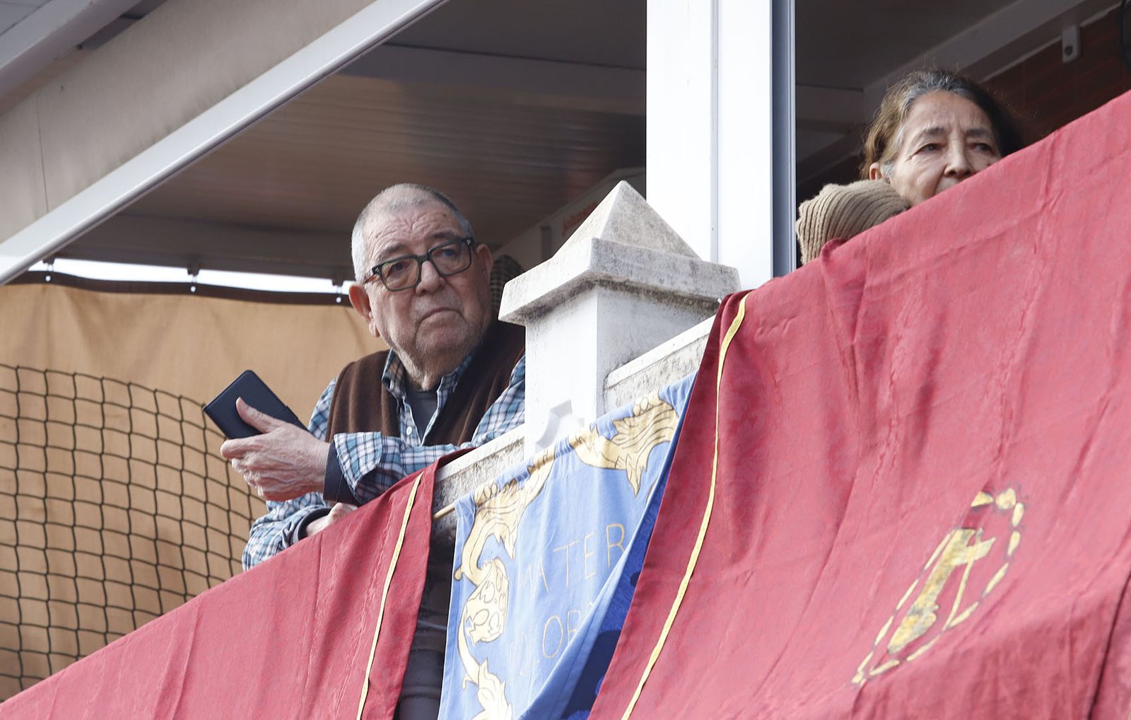La Hermandad de la Sagrada Lanzada hace su estación de penitencia por las calles de Huelva