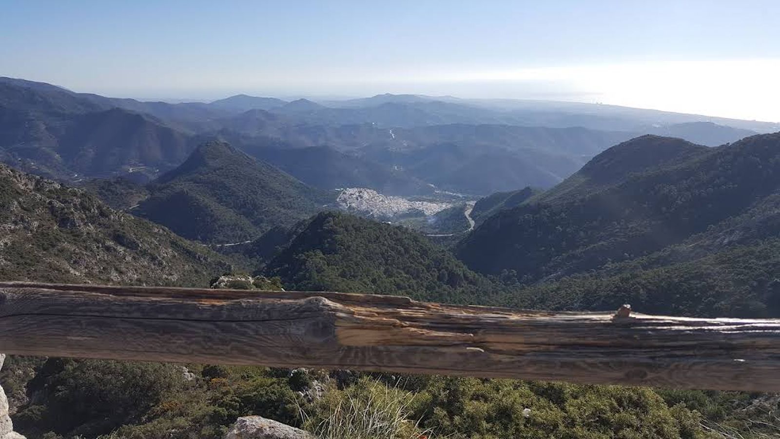 Las vistas desde el Mirador del Corzo, cerca de Ojén.