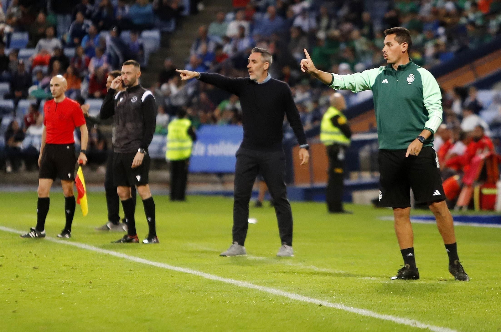 Abel Gómez da órdenes a sus jugadores durante un partido.