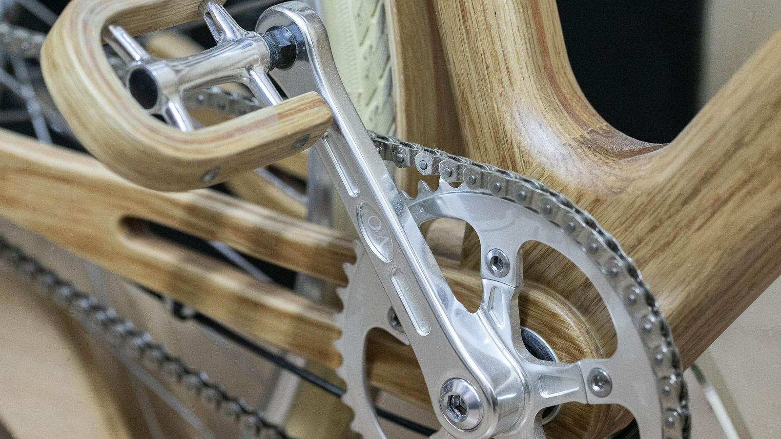 La resistencia y el poco peso de la bicicleta de madera están garantizados.