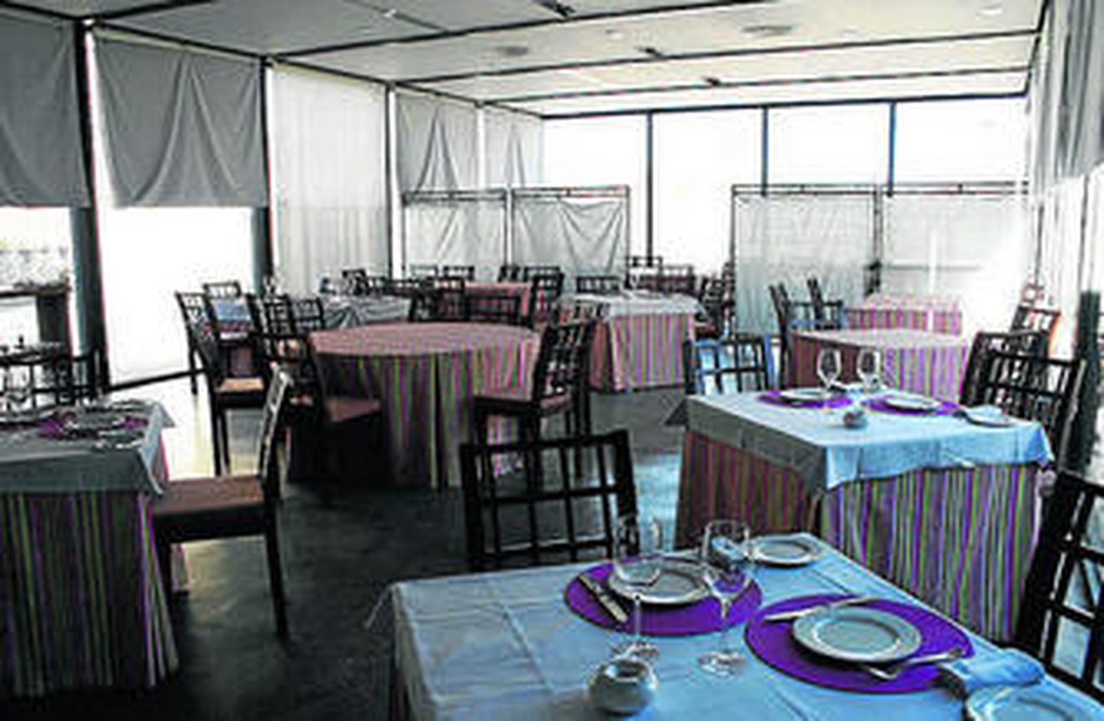 El restaurante tiene tres salones y capacidad para más de 200 personas.