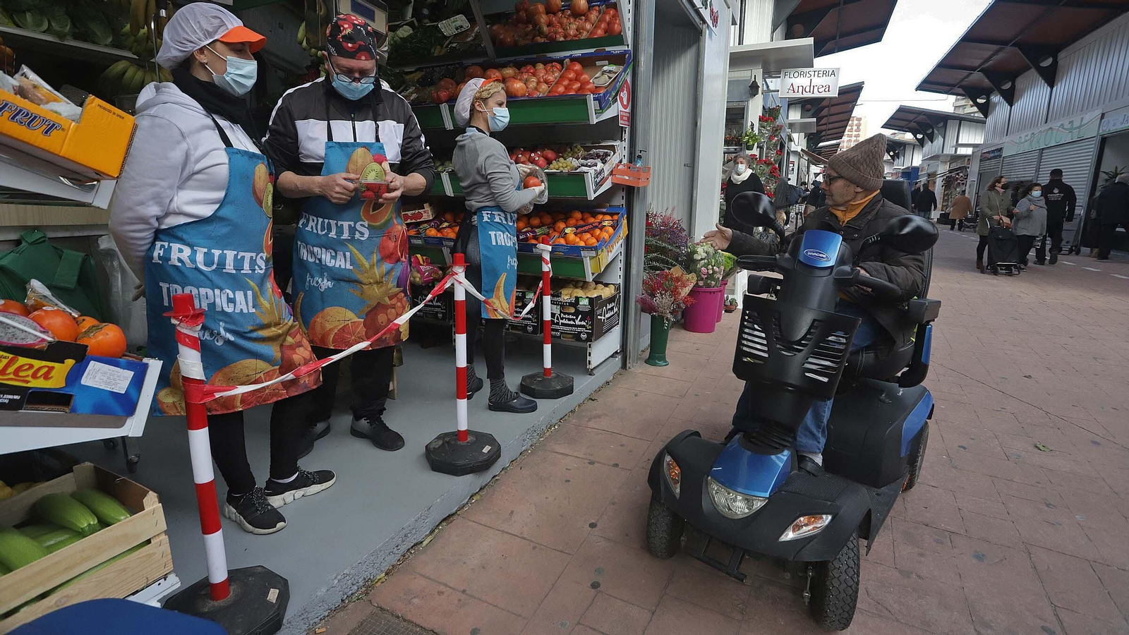 Fotos de la apertura del Mercado provisional en La Línea