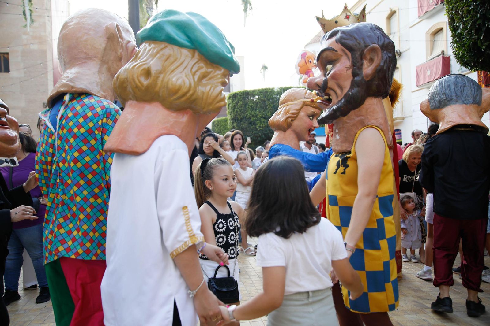Desfile de Gigantes y Cabezudos de Vera, en imágenes