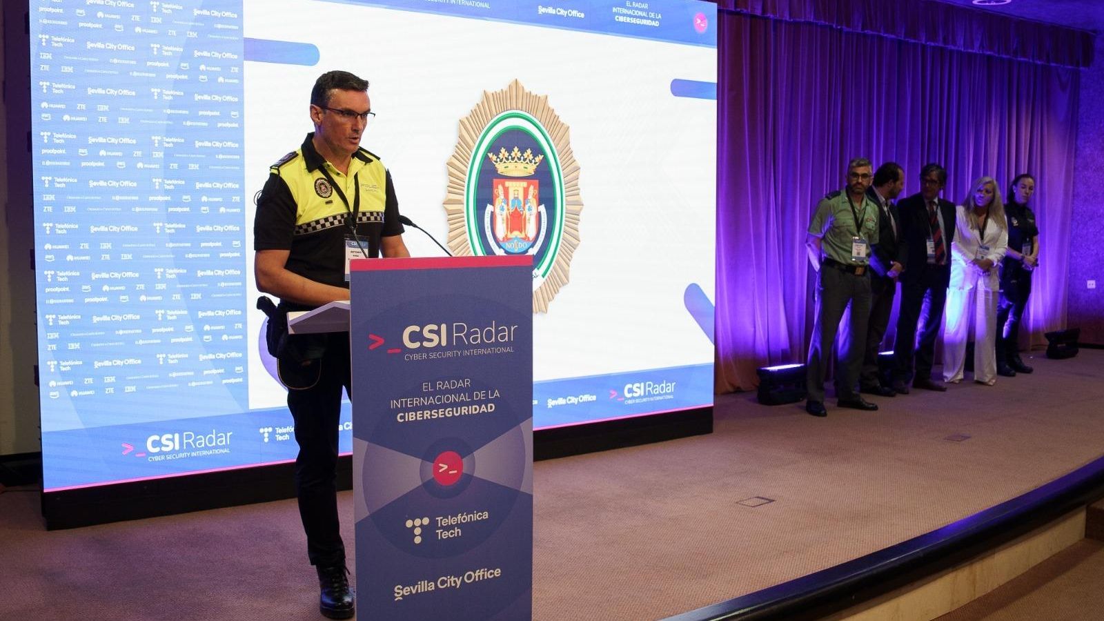 El subinspector Antonio Barea, de la Policía Local de Sevilla, en el evento CSI Radar.