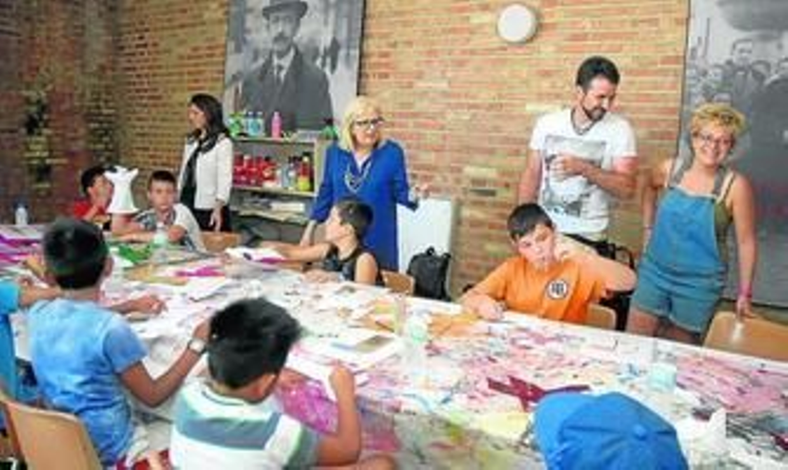 Un grupo de niños de Almanjáyar protagonizaron el taller celebrado ayer.