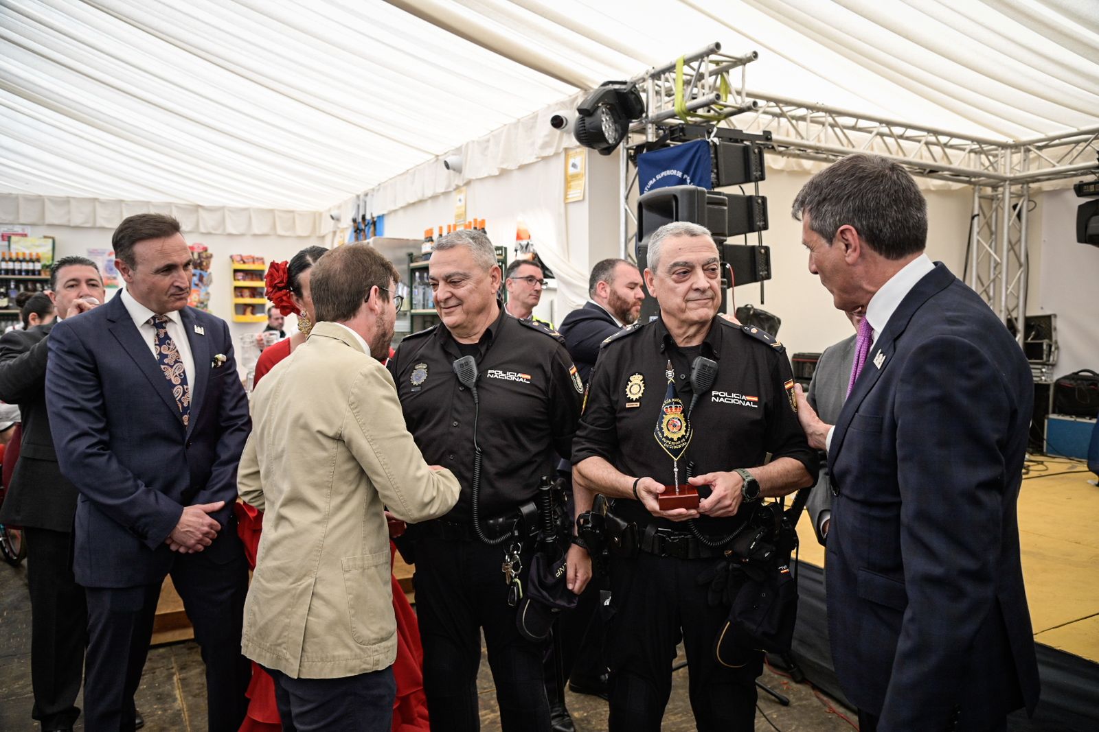 Bicentenario más uno en la caseta de la Policía Nacional