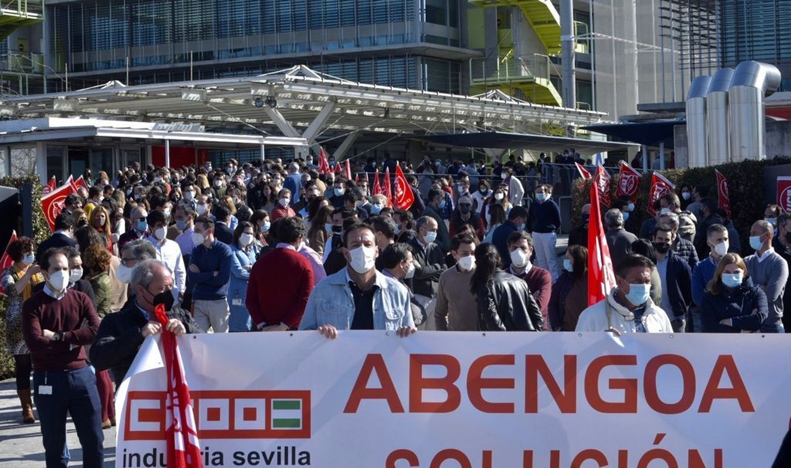 Imagen de la concentración de este miércoles ante la sede de Abengoa.